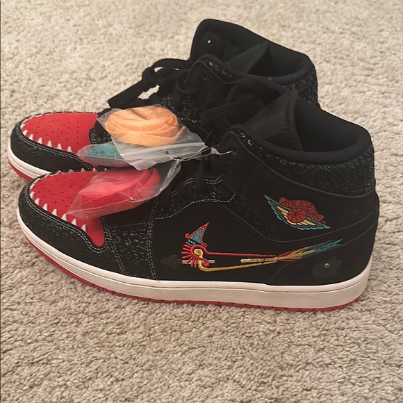 Jordan 1 Mid Siempre Familia Men Size 12 - Picture 1 of 8